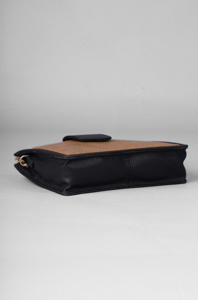 CROCO SLING BAG BLACK